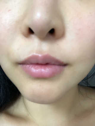 터치인솔 로맨틱에디션 메탈리스트 립스틱 — 5점을 준 리뷰어가 2018년 8월 올린 사용 사진