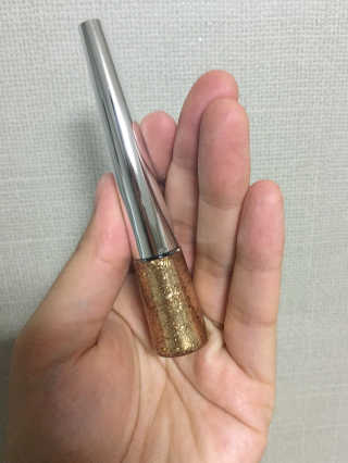 딜라잇18 홀리몰리 글리터라이너 — 3점을 준 리뷰어가 2016년 10월 올린 사용 사진
