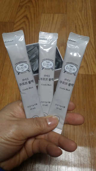 [하우투잇] 뤼에르 쿠르브 블랙 10ml x 30포 총 300ml — 5점을 준 리뷰어가 2020년 3월 올린 사용 사진