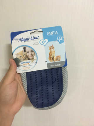 Four paws 리뉴얼 포포즈 매직코트 털 제거 브러쉬 — 2.5점을 준 리뷰어가 2018년 8월 올린 사용 사진