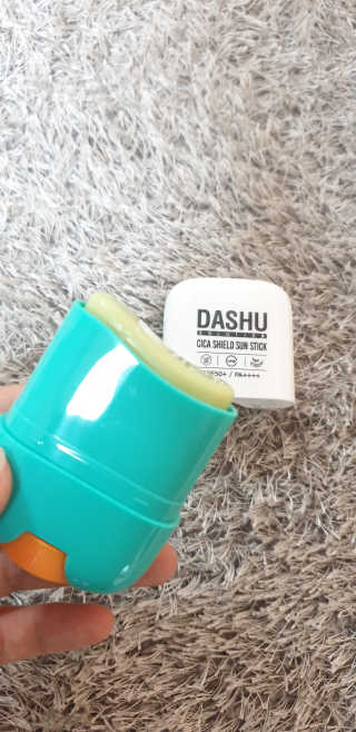 다슈코리아 다슈 솔루션 시카 쉴드 선스틱 — 5점을 준 리뷰어가 2020년 1월 올린 사용 사진