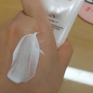지고트 화이트닝 유브이 썬블럭 크림 70ml,1+1 — 4.5점을 준 리뷰어가 2019년 5월 올린 사용 사진