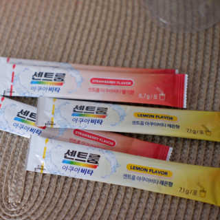 센트룸 아쿠아비타 레몬향, 딸기향 — 5점을 준 리뷰어가 2019년 8월 올린 사용 사진