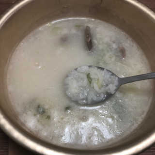 [풀무원] 사골곰탕국밥 황태해장국밥 — 5점을 준 리뷰어가 2018년 6월 올린 사용 사진
