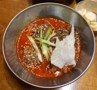 [동네맛집족발] 4개 족발 중 택1 — 5점을 준 리뷰어가 2019년 12월 올린 사용 사진