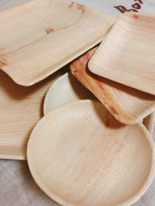 본플라 친환경 야자나무잎 접시 — 5점을 준 리뷰어가 2018년 8월 올린 사용 사진