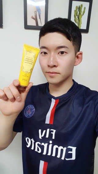 유리스킨- 록차일드-시어버터 뽀송뽀송핸드크림 — 5점을 준 리뷰어가 2018년 3월 올린 사용 사진