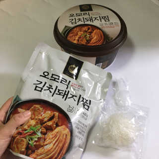GS25 YOU US  오모리김치돼지찜 — 4.67점을 준 리뷰어가 2018년 3월 올린 사용 사진
