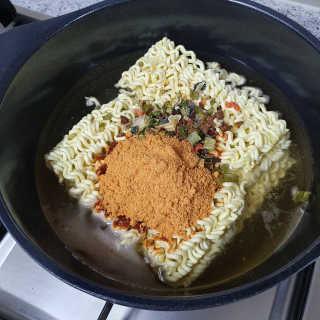라면 그대로가 제일 맛있는 더엄마라면 — 5점을 준 리뷰어가 2019년 9월 올린 사용 사진