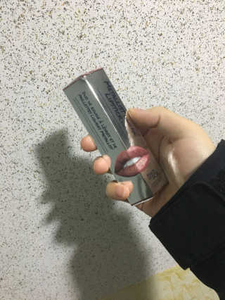 터치인솔 메탈리스트 리퀴드 포일 립스틱 5종 — 4.67점을 준 리뷰어가 2018년 3월 올린 사용 사진