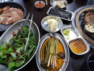 [두툼갈비] 두툼갈비 2인분 + 매콤치즈버섯 set — 4.33점을 준 리뷰어가 2018년 8월 올린 사용 사진
