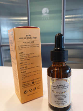 [스킨큐어] 산다화 비타민C 화이트닝 에센스 30ml — 5점을 준 리뷰어가 2020년 3월 올린 사용 사진