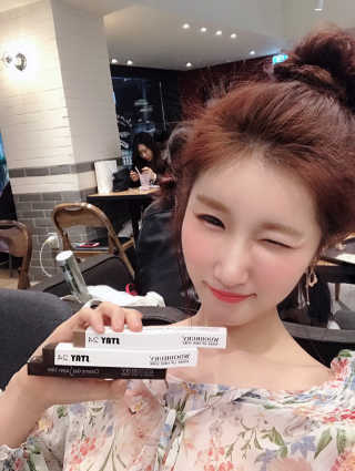 우드버리 스테이24 아이라이너 — 5점을 준 리뷰어가 2019년 4월 올린 사용 사진