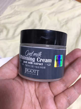 지고트 산양유 화이트닝 크림 70ml — 5점을 준 리뷰어가 2019년 8월 올린 사용 사진