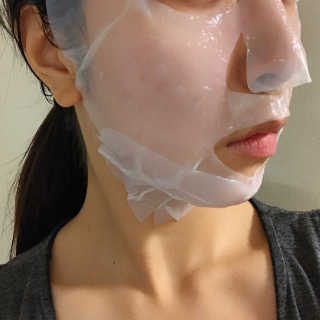 아쿠아큐링 아쿠아덤 바이오셀룰로오스 페이스앤넥 마스크팩 10매 — 5점을 준 리뷰어가 2018년 9월 올린 사용 사진