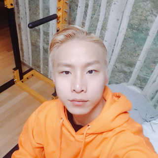 다슈코리아 다슈 클래식 리뉴얼 익스트림 레드 포마드 — 3.5점을 준 리뷰어가 2017년 4월 올린 사용 사진