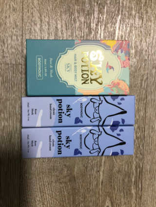 바디홀릭 스카이포션 바디미스트+스카이 클린 핸드크림 set — 5점을 준 리뷰어가 2018년 12월 올린 사용 사진