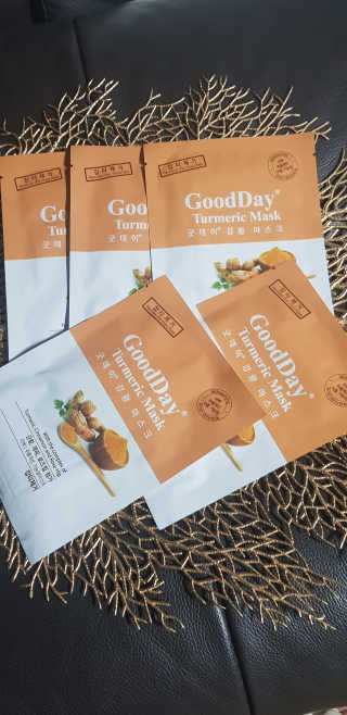 GoodDay Skincare GoodDay 강황 마스크 — 5점을 준 리뷰어가 2019년 9월 올린 사용 사진