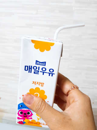 매일우유 멸균 매일우유 저지방 2프로 멸균 핑크퐁 에디션 6입 — 5점을 준 리뷰어가 2018년 1월 올린 사용 사진