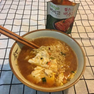 라면 그대로가 제일 맛있는 더엄마라면 — 4.5점을 준 리뷰어가 2019년 6월 올린 사용 사진