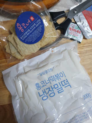 잠실맛집,홍코너떡볶이가우리집에[옛날맛,짜장맛옵션] — 5점을 준 리뷰어가 2019년 12월 올린 사용 사진