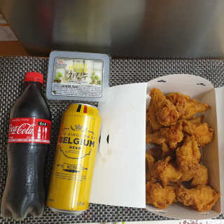 [치킨마루]-  빠사칸윙봉현미 + 콜라 500ml — 5점을 준 리뷰어가 2019년 7월 올린 사용 사진