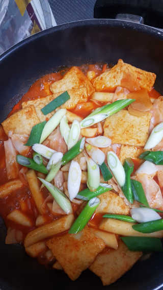 [홍코너떡볶이]옛날떡볶이 인기맛 4팩세트 — 5점을 준 리뷰어가 2019년 11월 올린 사용 사진