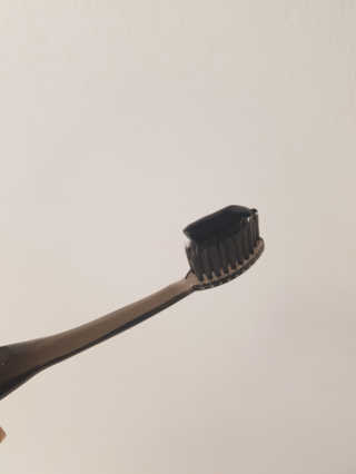 the naked object 디블랙팩치약 디블랙칫솔 세트 — 5점을 준 리뷰어가 2019년 1월 올린 사용 사진