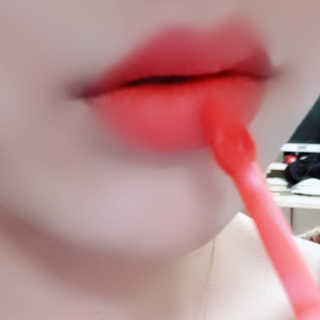 터치인솔 프리티필터 쉬폰 벨벳 립틴트 비비드팝 컬렉션 — 4점을 준 리뷰어가 2019년 3월 올린 사용 사진