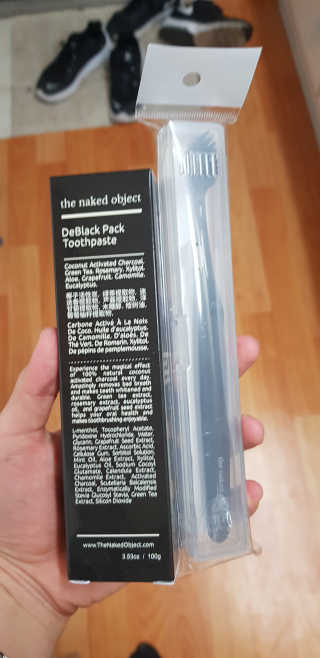 the naked object 디블랙팩치약 디블랙칫솔 세트 — 5점을 준 리뷰어가 2019년 1월 올린 사용 사진