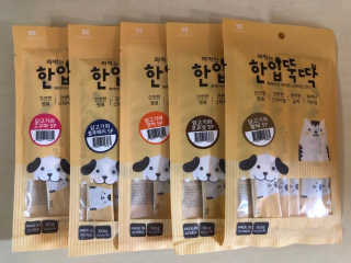 [펫토리아]짜먹는 한입뚝딱 강아지.고양이 마약간식 — 5점을 준 리뷰어가 2019년 8월 올린 사용 사진