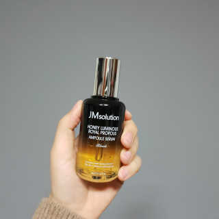 JM솔루션 꿀광 로얄 프로폴리스 앰플 세럼 블랙 — 5점을 준 리뷰어가 2018년 12월 올린 사용 사진