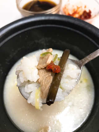[풀무원] 사골곰탕국밥 황태해장국밥 — 5점을 준 리뷰어가 2018년 6월 올린 사용 사진