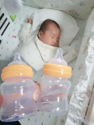 유비맘 신생아젖병 120ml 트리플팩_ 젖꼭지 포함 — 5점을 준 리뷰어가 2020년 3월 올린 사용 사진