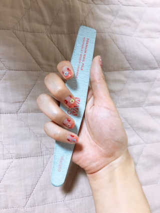 [바바코코]붙이는 젤네일스티커 Best item 7종 랜덤 — 4.5점을 준 리뷰어가 2019년 5월 올린 사용 사진
