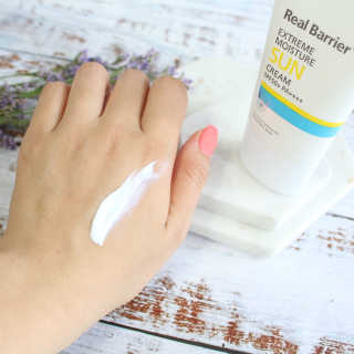리얼베리어 익스트림 모이스처 선크림 SPF50+ PA++++ — 5점을 준 리뷰어가 2019년 4월 올린 사용 사진