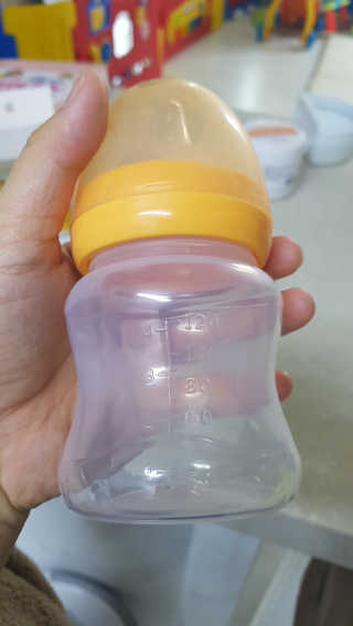 유비맘 신생아젖병 120ml 트리플팩_ 젖꼭지 포함 — 5점을 준 리뷰어가 2020년 3월 올린 사용 사진