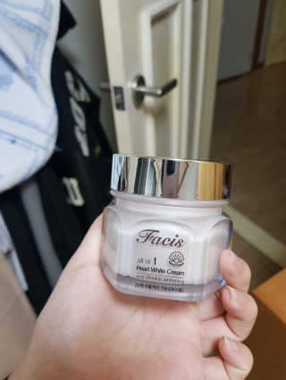 파시스 올인원 진주 화이트닝 크림 100ml — 5점을 준 리뷰어가 2019년 1월 올린 사용 사진
