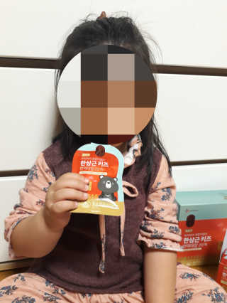 한삼근 블랙라벨 CJ헬스케어 한삼근 키즈 면역대장 2단계 — 5점을 준 리뷰어가 2019년 10월 올린 사용 사진
