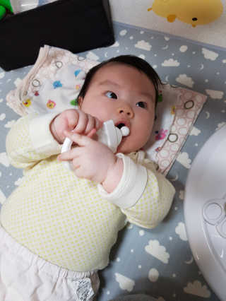심통젖병치발기 — 5점을 준 리뷰어가 2018년 3월 올린 사용 사진