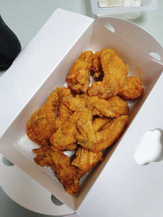 [치킨마루]-  빠사칸윙봉현미 + 콜라 500ml — 3점을 준 리뷰어가 2019년 7월 올린 사용 사진