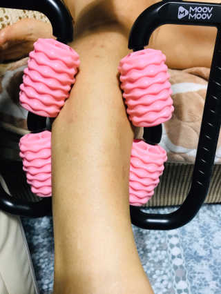 뭅뭅 바디핏레그롤러 종아리 허벅지 하체 마사지기 — 5점을 준 리뷰어가 2019년 11월 올린 사용 사진