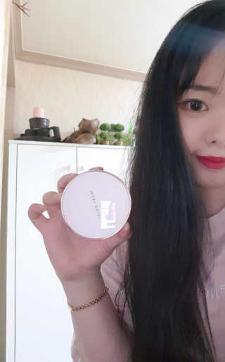 밀키드레스 바비메이크 베일 쿠션 — 4.67점을 준 리뷰어가 2018년 5월 올린 사용 사진