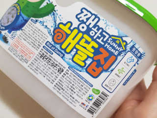 [로하스 인증 제습제] 쨍하고 해뜰집 옷장용 프리미엄 — 4점을 준 리뷰어가 2019년 9월 올린 사용 사진