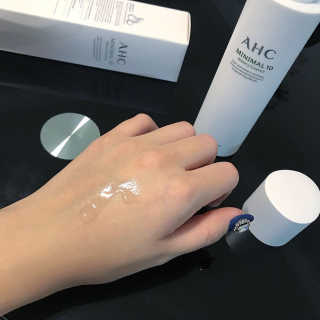 AHC 에이 에이치 씨 미니멀 10 워터리 에센스 — 5점을 준 리뷰어가 2018년 12월 올린 사용 사진