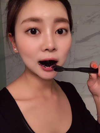 the naked object 디블랙팩치약 디블랙칫솔 세트 — 3.5점을 준 리뷰어가 2019년 1월 올린 사용 사진