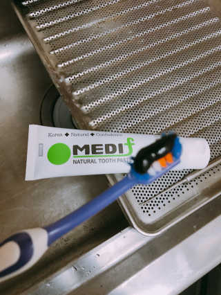 메디프랜천연잇몸치약 메디프랜치약 — 5점을 준 리뷰어가 2018년 5월 올린 사용 사진