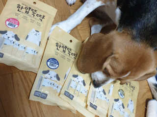 [펫토리아]짜먹는 한입뚝딱 강아지.고양이 마약간식 — 5점을 준 리뷰어가 2019년 8월 올린 사용 사진