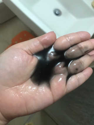 the naked object [탈모볼륨샴푸] 디블랙 팩 샴푸 — 4.5점을 준 리뷰어가 2019년 12월 올린 사용 사진