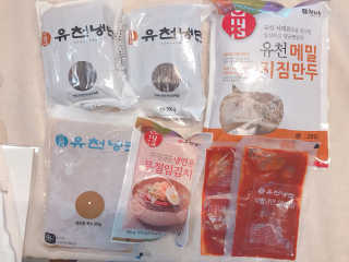 유천냉면 유천 비빔냉면 2인분+메밀지짐만두 280g — 5점을 준 리뷰어가 2018년 6월 올린 사용 사진